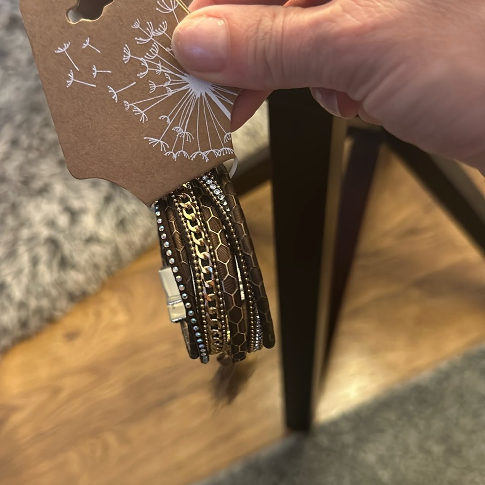 Brown sparkly layered fashion bracelet. Magnetic closure. Nwt